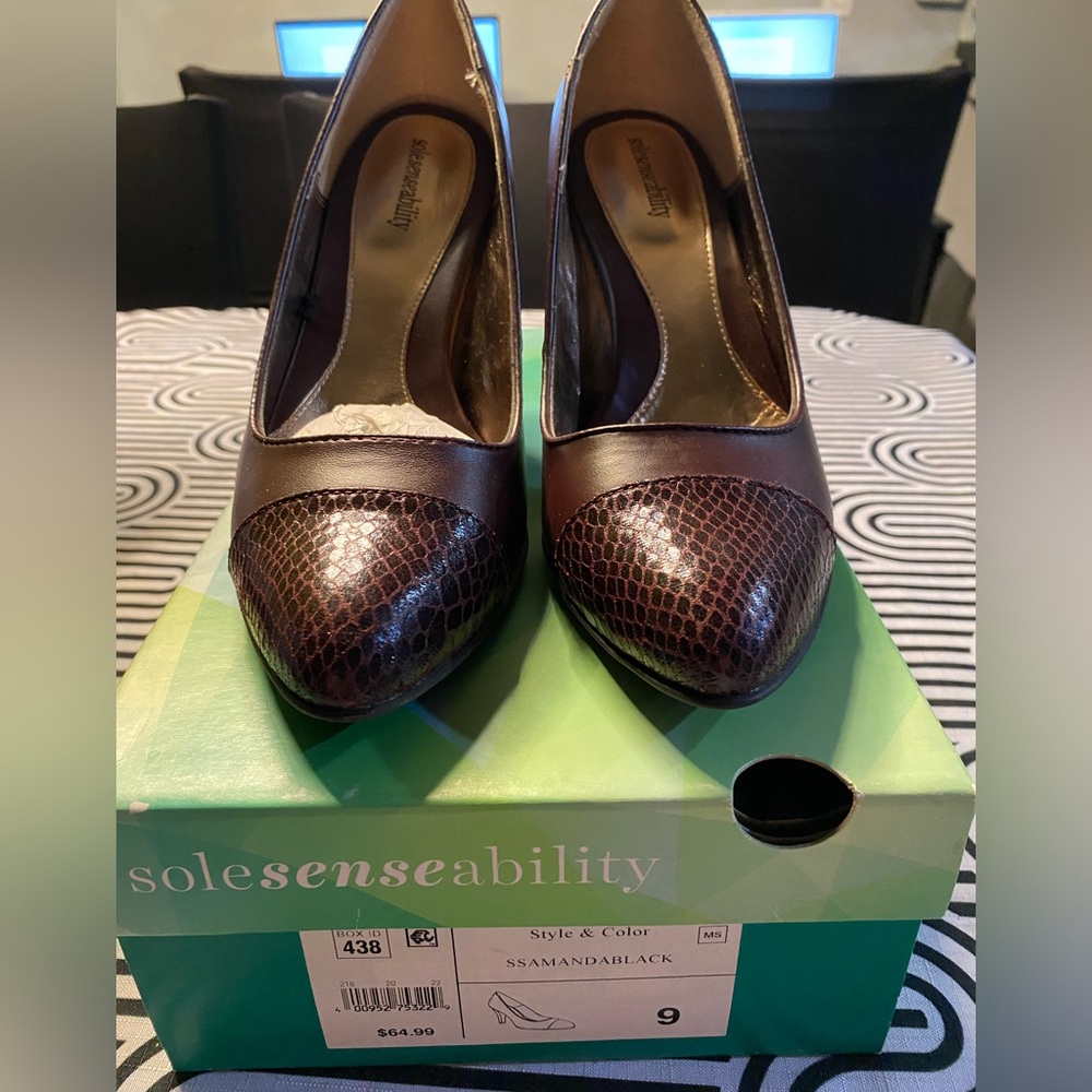 Brown Snakeskin Solesenseability Heels. NIB size 9